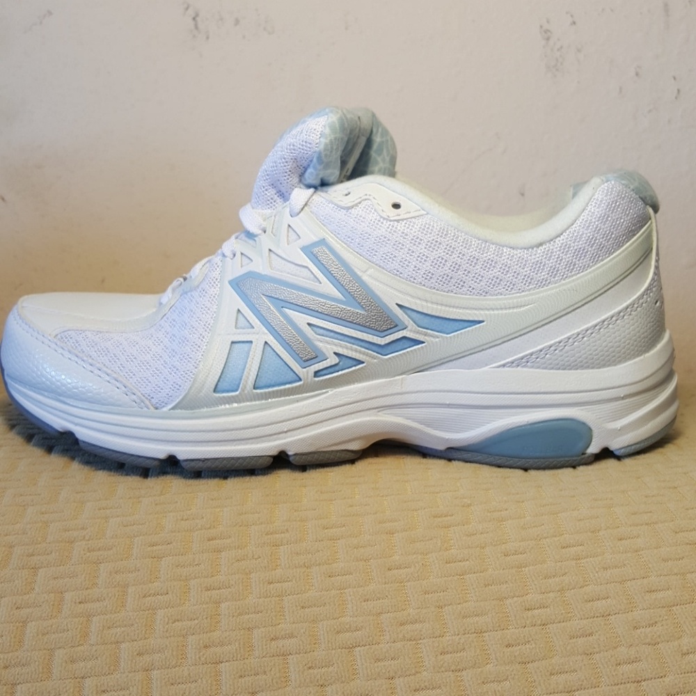 New Balance Women's Walking Shoes NWT.